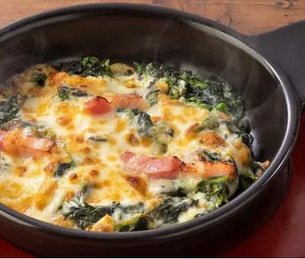 ほうれん草とベーコンのチーズ焼き