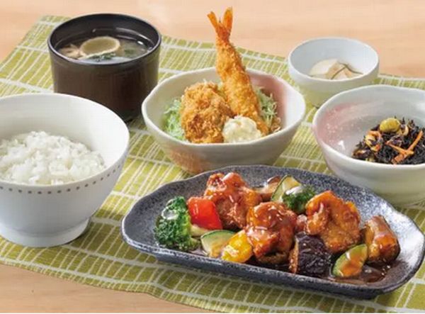 彩り野菜の黒酢から揚げ和膳(海老フライ&カキフライの小鉢付き)